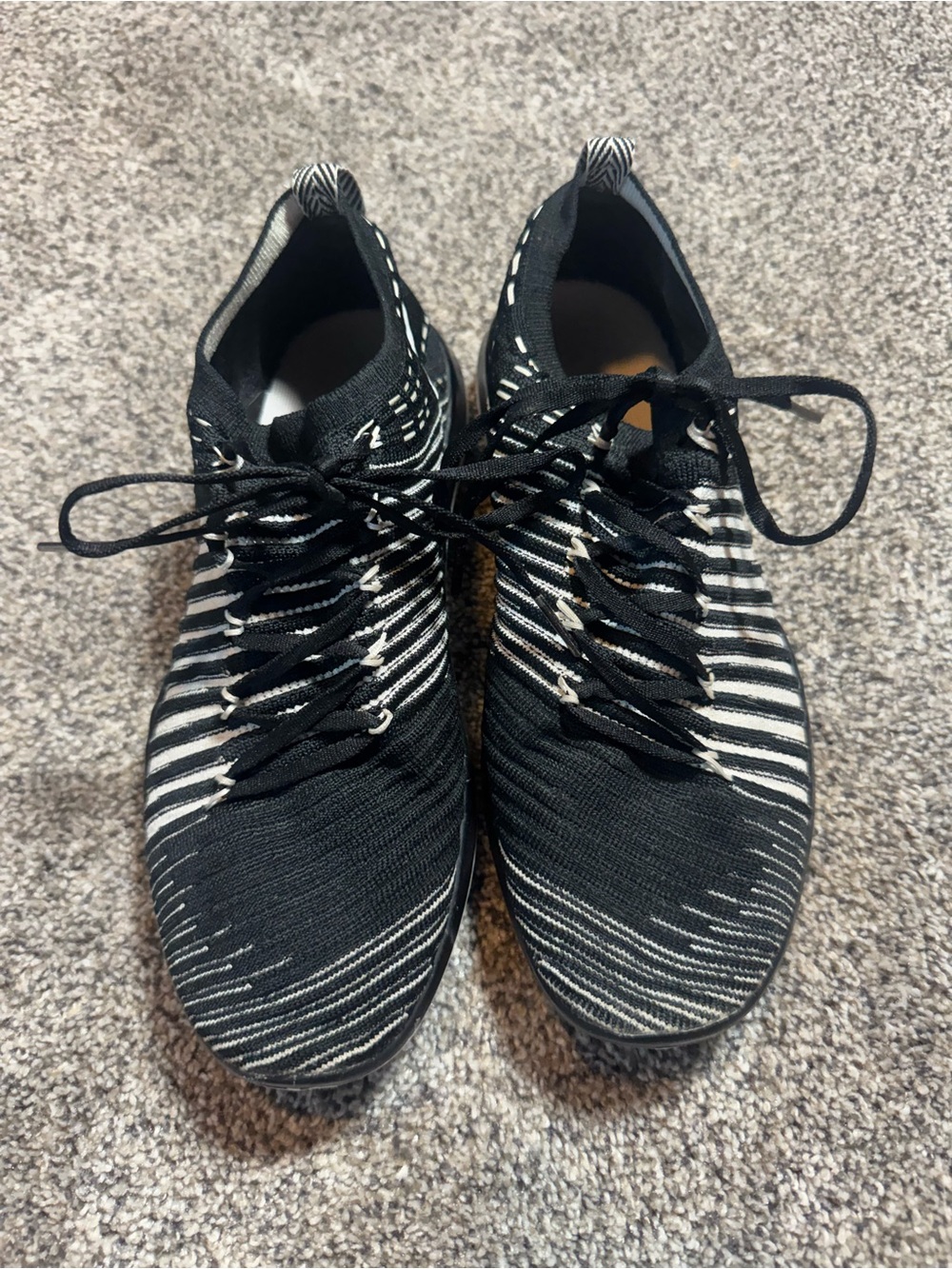 Nike Women's Black and White Knit Athletic Sneakers